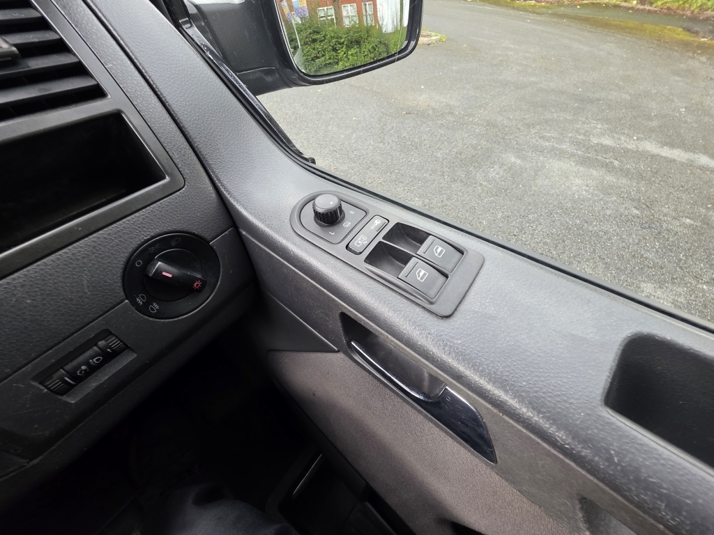 Volkswagen Caravelle Mpv Black #22