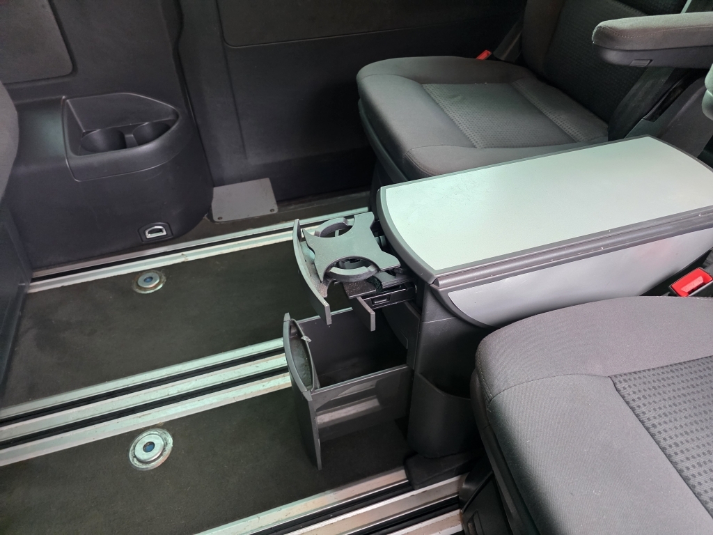 Volkswagen Caravelle Mpv Black #27