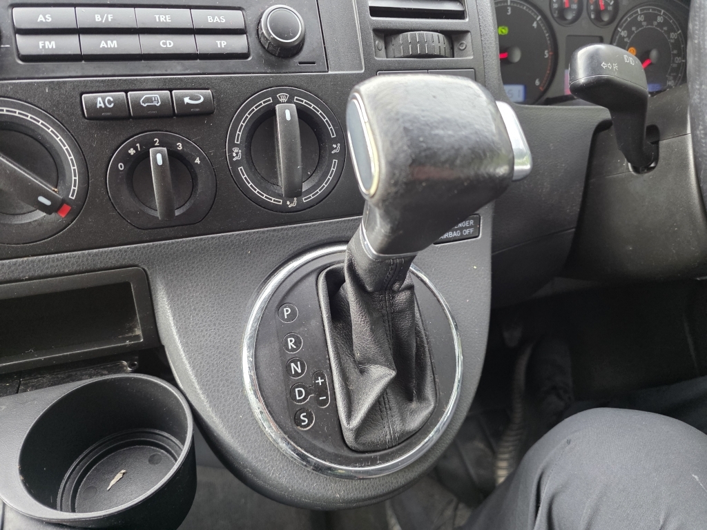 Volkswagen Caravelle Mpv Black #30