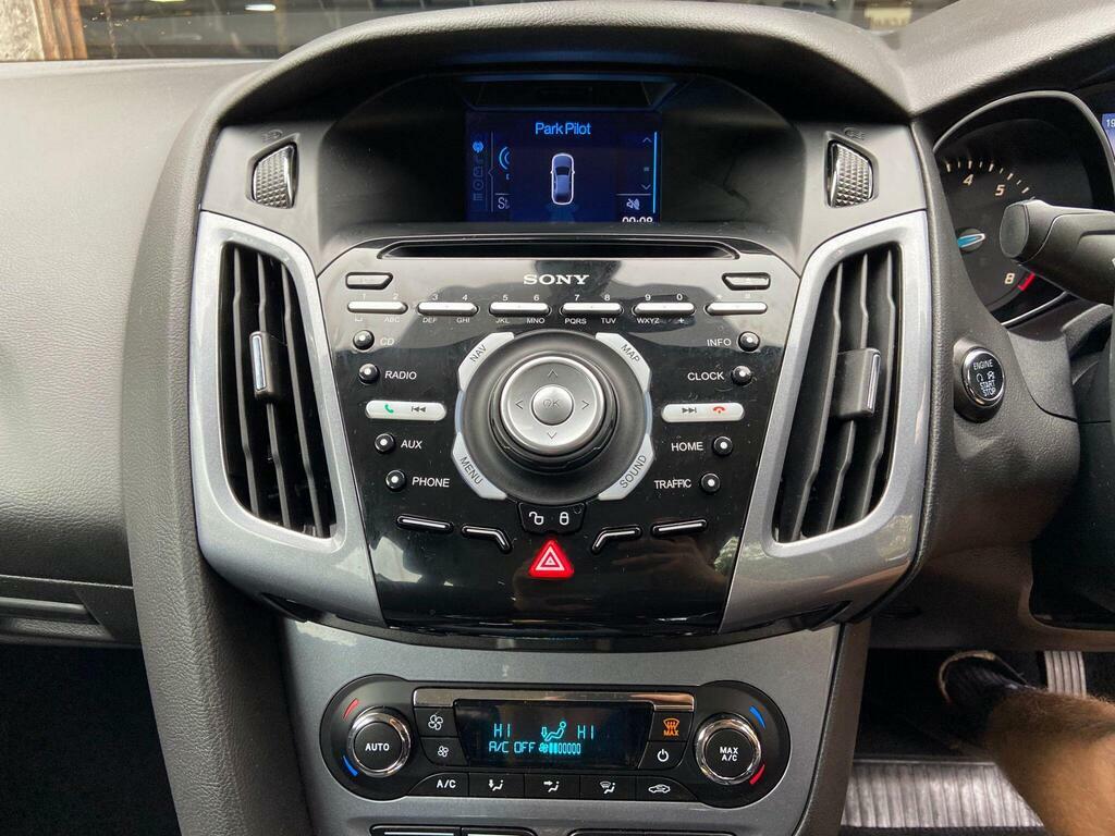 Ford Focus 1.0T Ecoboost Titanium Navigator Euro 5 S S Red #4