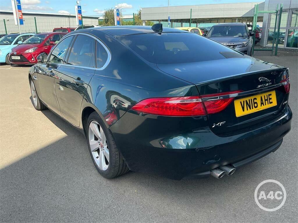Jaguar XF Saloon 2.0D Portfolio Euro 6 Ss 2016 VN16AHE Green #2