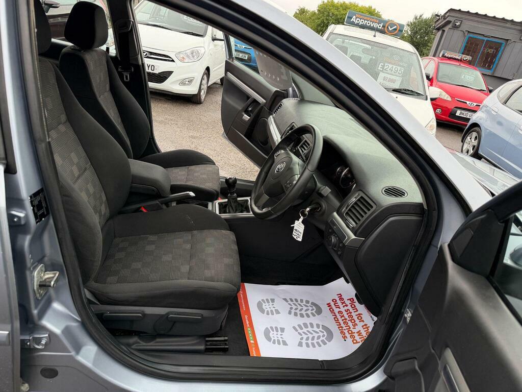 Vauxhall Vectra Silver #14