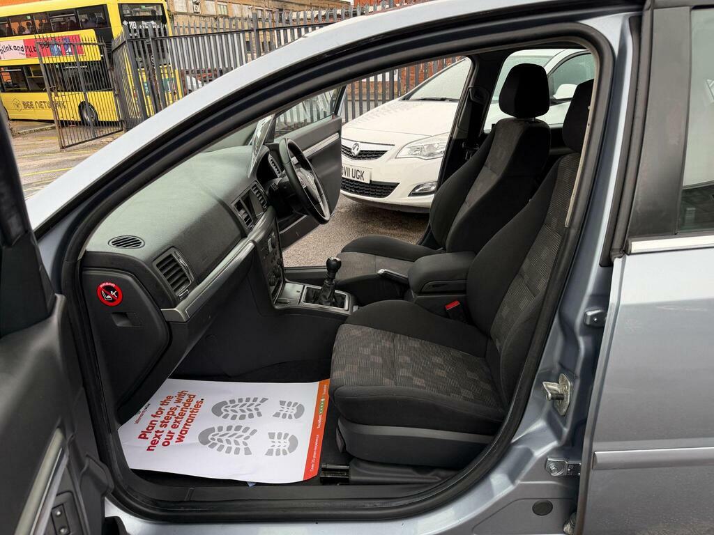 Vauxhall Vectra Silver #16