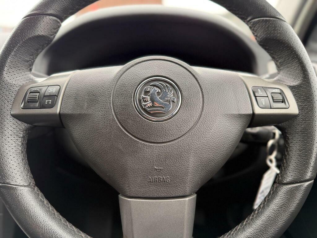 Vauxhall Vectra Silver #18