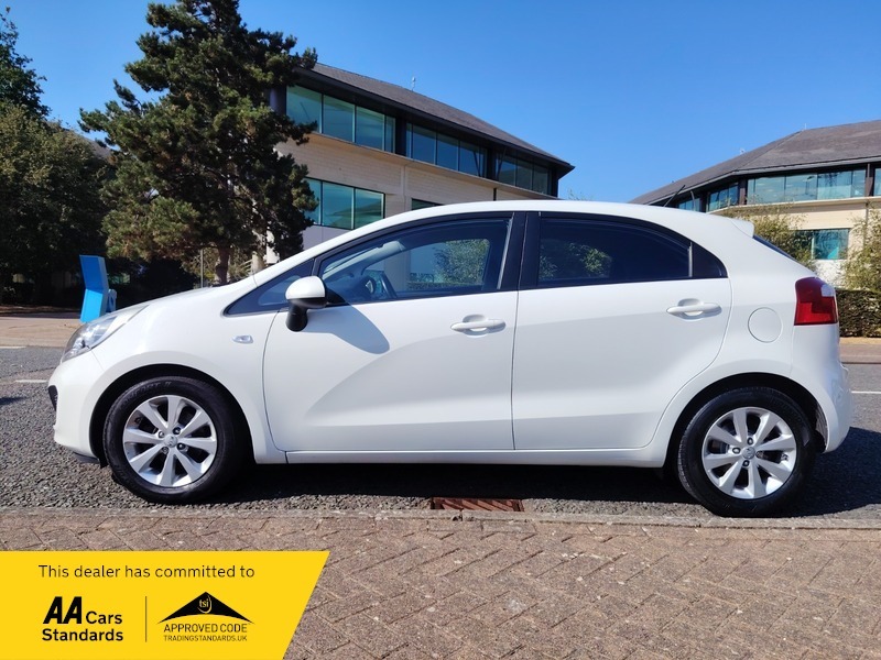 Kia RIO 1.25 Vr7 Hatchback HG64HFM White #4