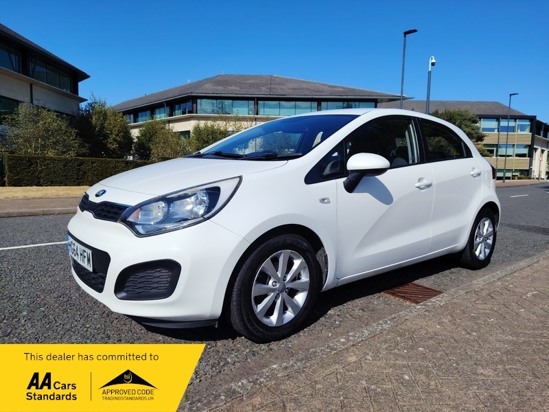 Kia RIO 1.25 Vr7 Hatchback HG64HFM White #3
