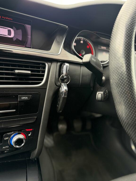 Audi A4 Saloon 2.0 White #31