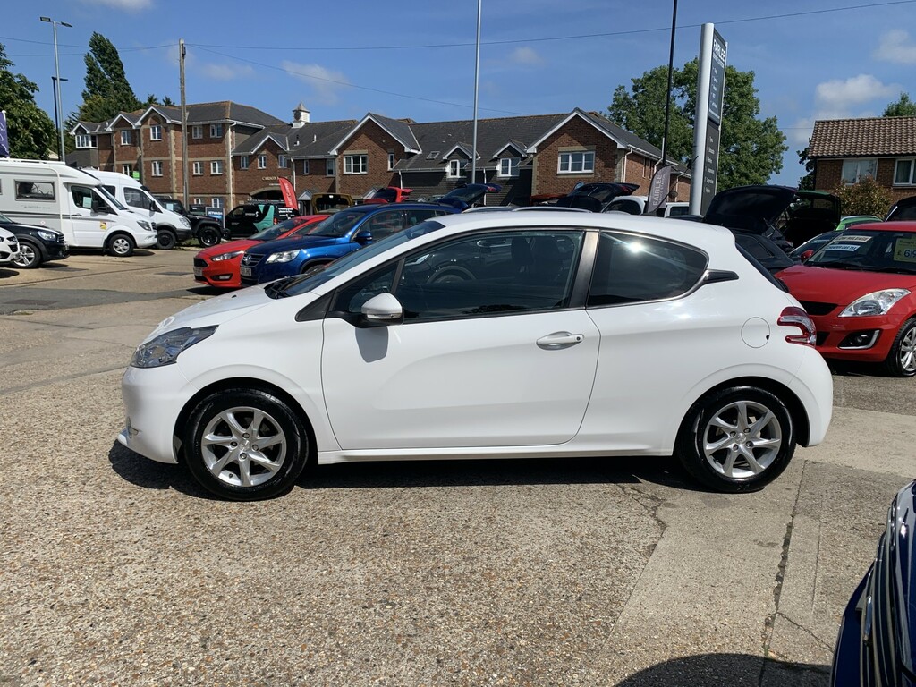 Peugeot 208 Hatchback 1.0 Vti Puretech Active 2014 White #5
