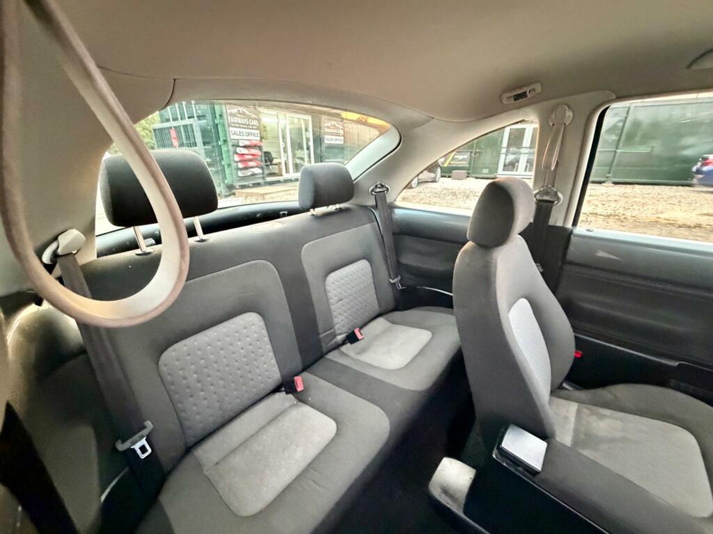 Volkswagen Beetle Hatchback White #28