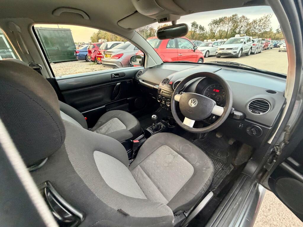 Volkswagen Beetle Hatchback White #48