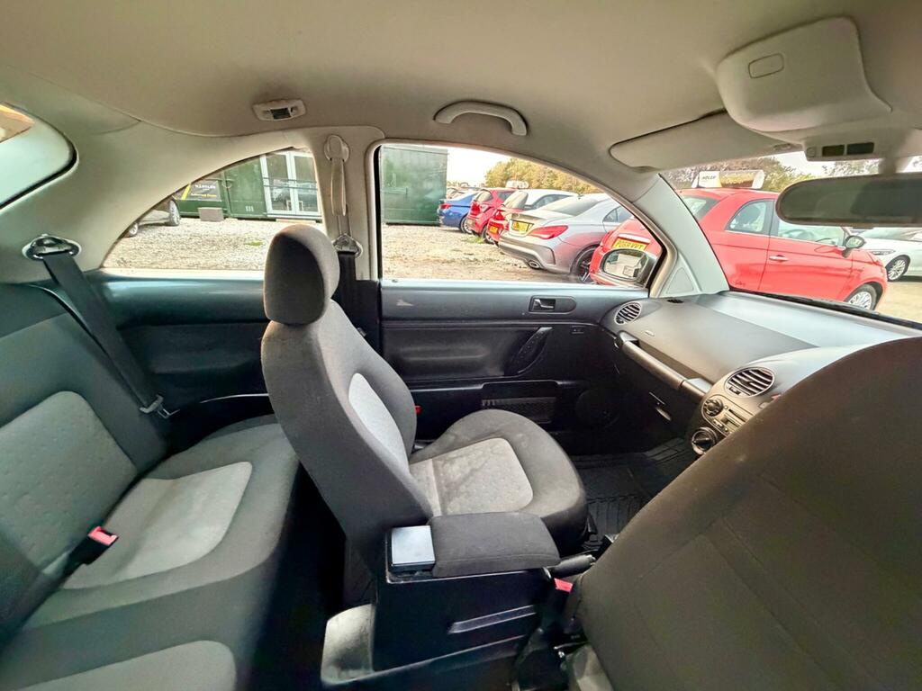 Volkswagen Beetle Hatchback White #27
