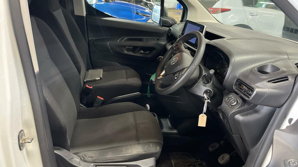 Vauxhall Combo 1.5 Turbo D 2300 Dynamic Panel Van Manu DV71JWC White #5