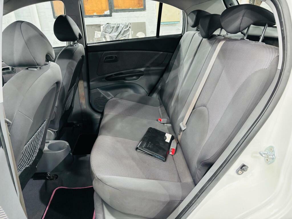 Kia RIO Hatchback Black #14