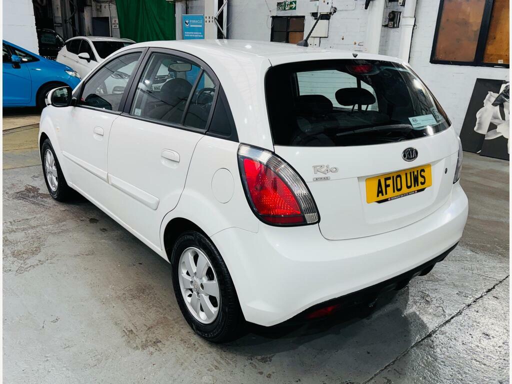 Kia RIO 1.4 Strike White #6