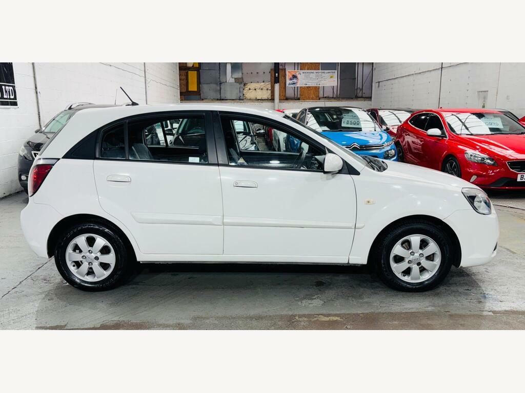 Kia RIO Hatchback Black #7