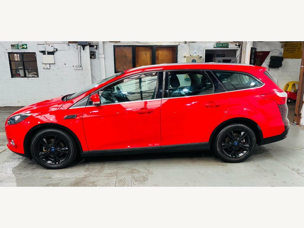 Ford Focus Hatchback Silver #8