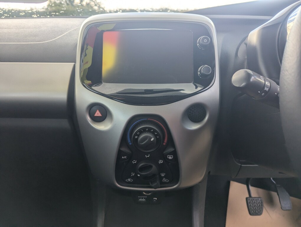 Peugeot 108 Hatchback 1.0 Active 201666 Red #6