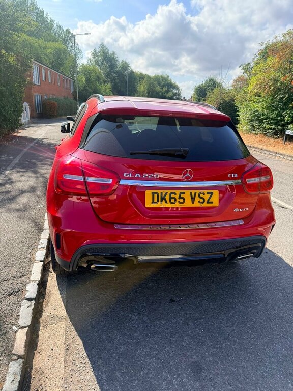 Mercedes-Benz GLA Class 2.1L Amg Line Red #5