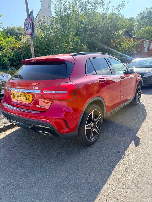 Mercedes-Benz GLA Class 2.1L Amg Line Red #4