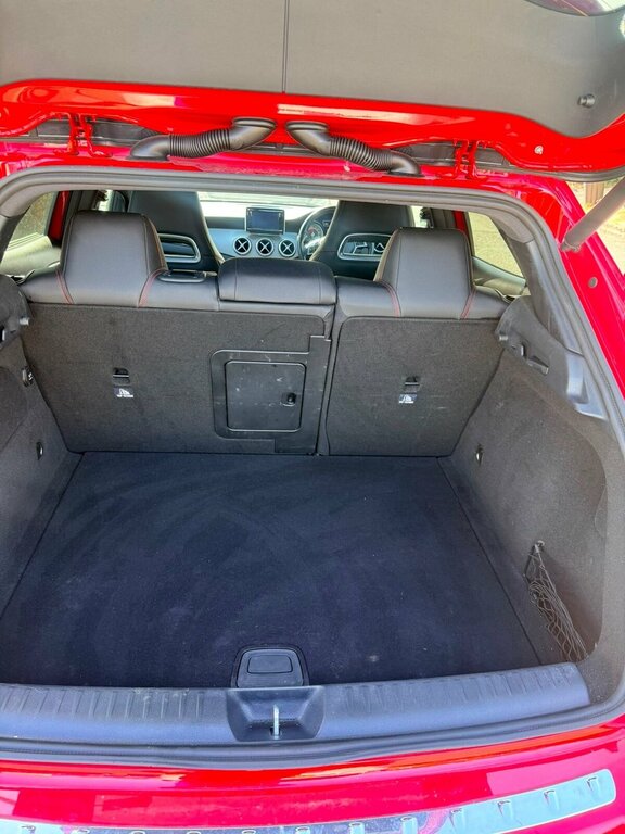 Mercedes-Benz GLA Class 2.1L Amg Line Red #6