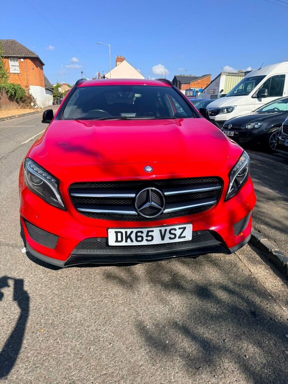 Mercedes-Benz GLA Class 2.1L Amg Line Red #3