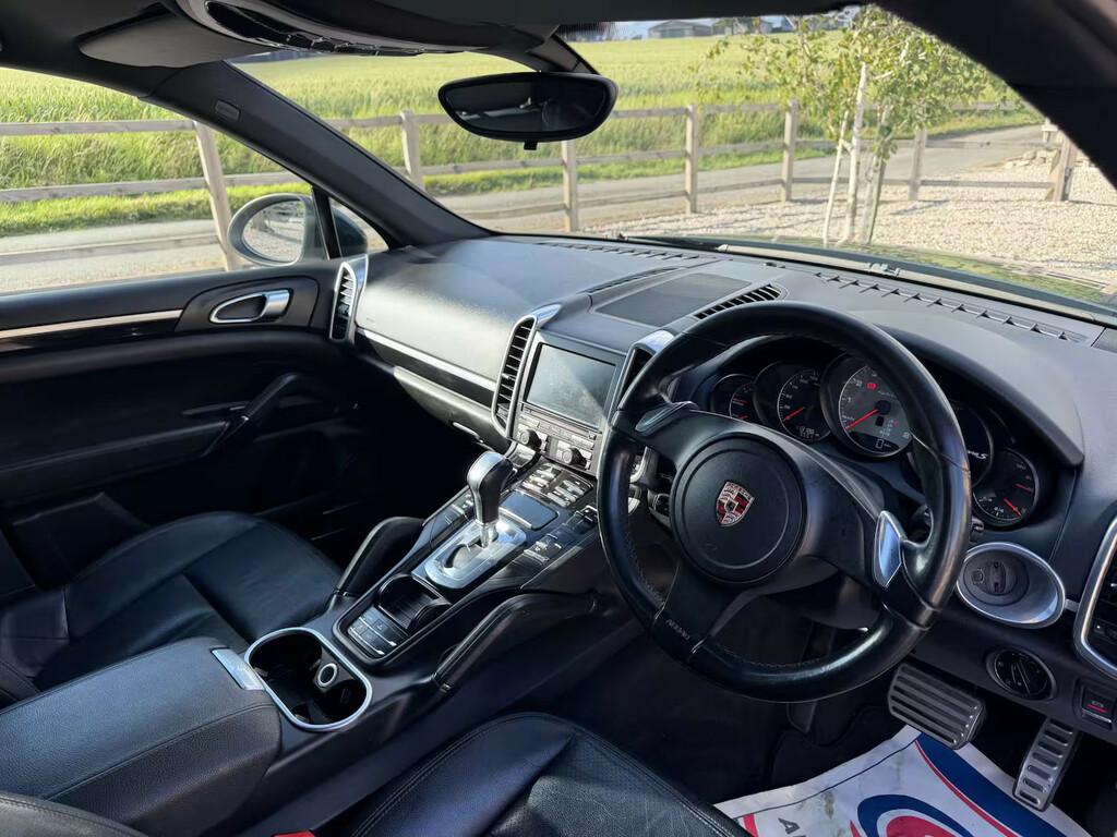 Porsche Cayenne  Silver #17