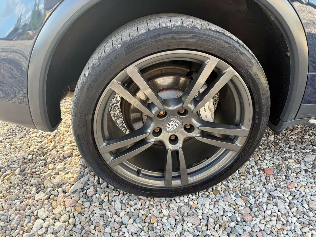 Porsche Cayenne  Silver #10