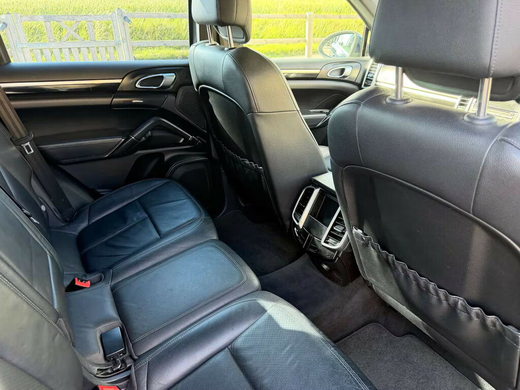 Porsche Cayenne  Silver #15