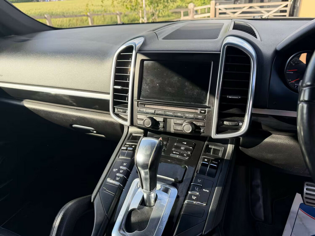 Porsche Cayenne  Silver #19
