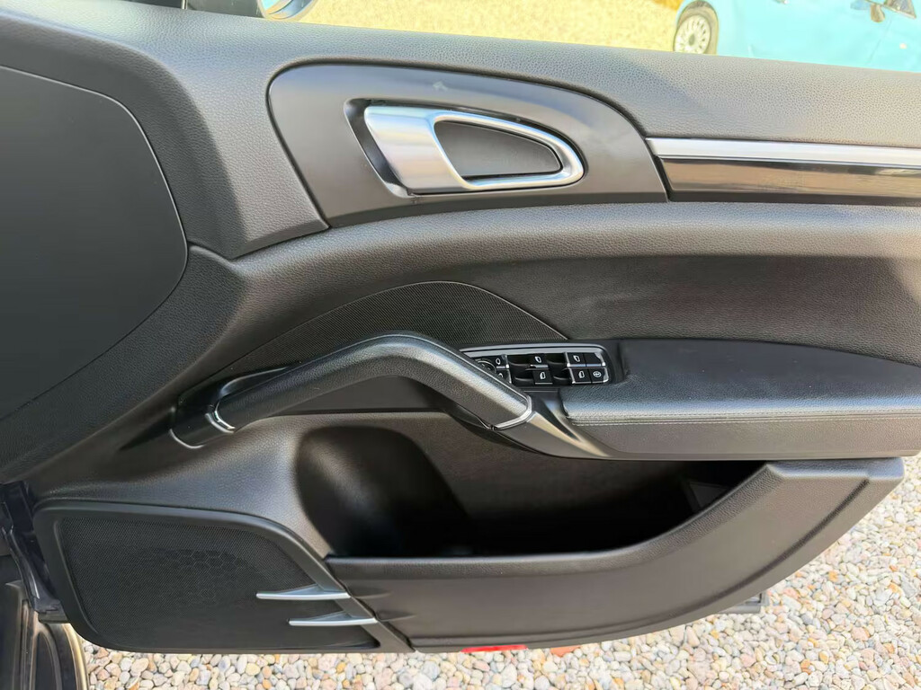 Porsche Cayenne  Silver #21