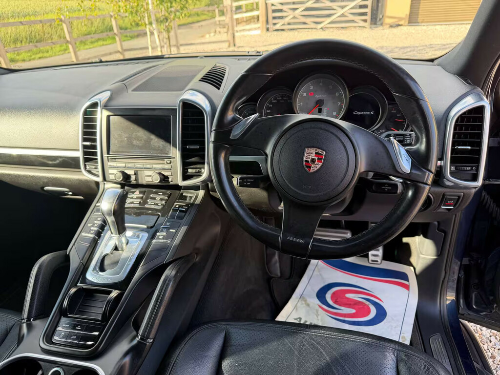 Porsche Cayenne  Silver #18