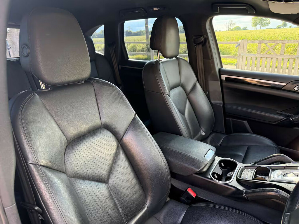 Porsche Cayenne  Silver #16