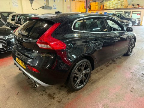 Volvo V40 T2 R-design Edition LE19YNB Black #6