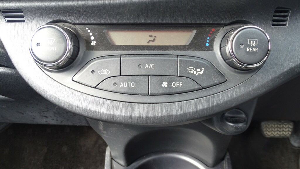 Toyota Yaris 1.3 Vvt-i Sr Grey #38
