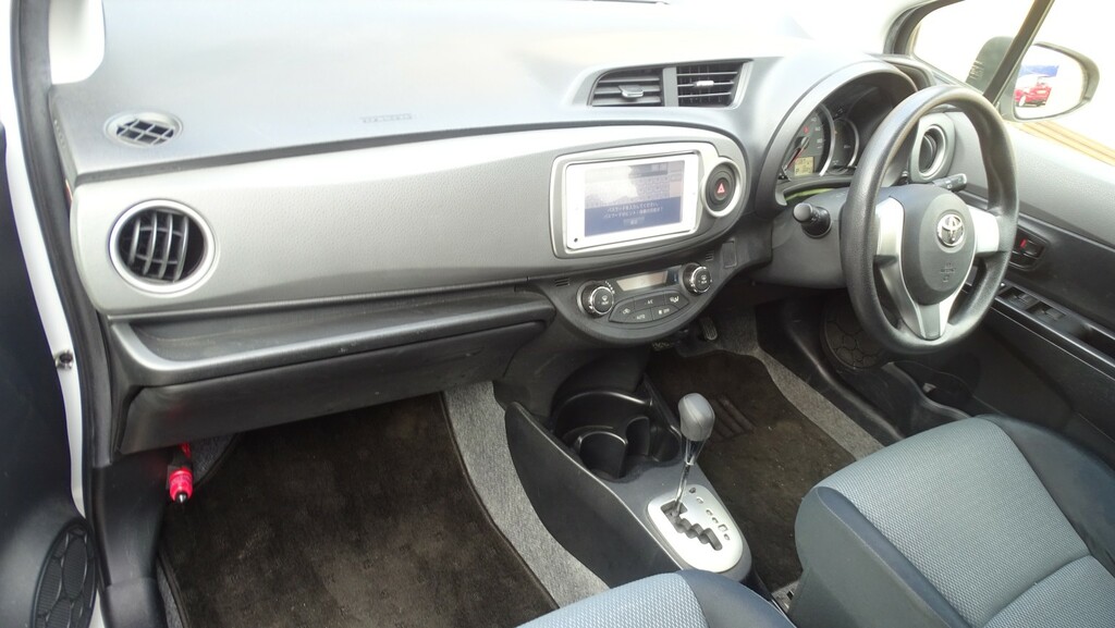 Toyota Yaris 1.3 Vvt-i Sr Grey #30