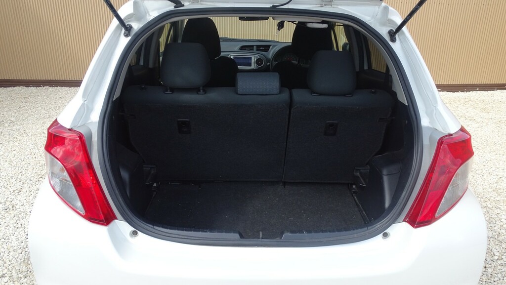 Toyota Yaris 1.3 Vvt-i Sr Grey #16