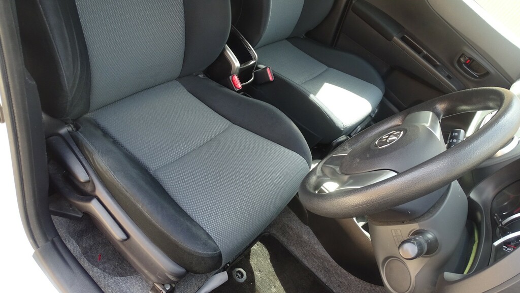 Toyota Yaris 1.3 Vvt-i Sr Grey #20