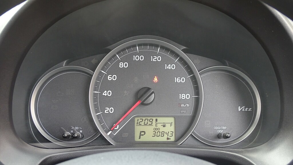 Toyota Yaris 1.3 Vvt-i Sr Grey #40
