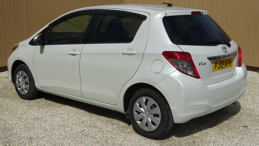Toyota Yaris 1.3 Vvt-i Sr Grey #13