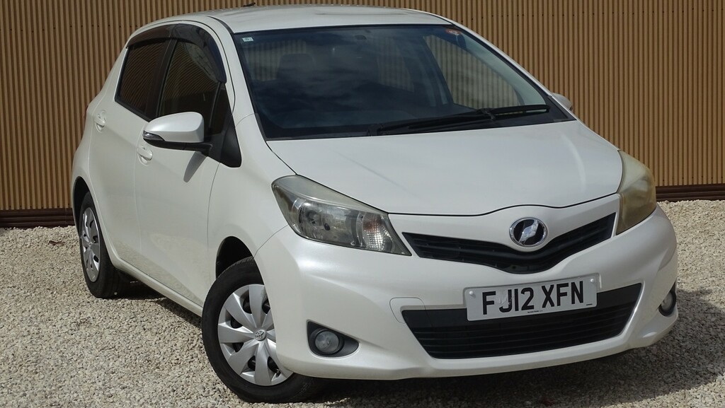 Toyota Yaris 1.3 Dual Vvt-i Icon White #2
