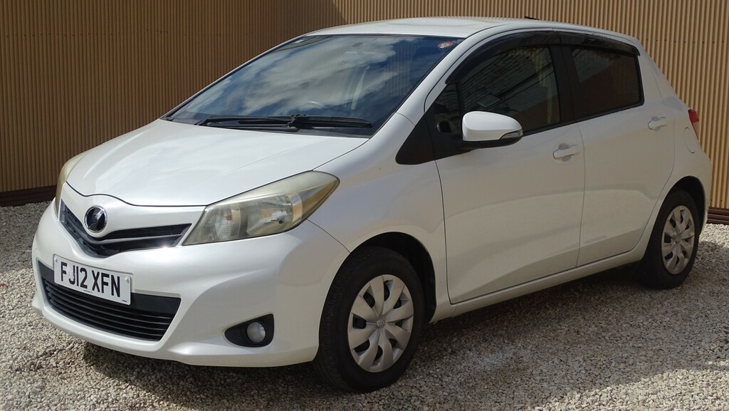 Toyota Yaris 1.3 Vvt-i Sr Grey #9