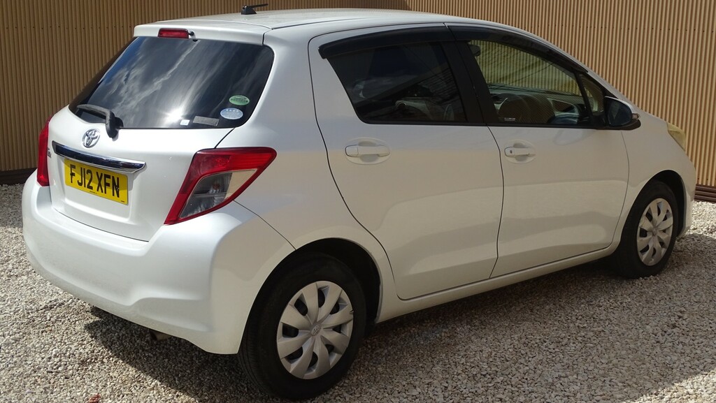 Toyota Yaris 1.3 Vvt-i Sr Grey #15