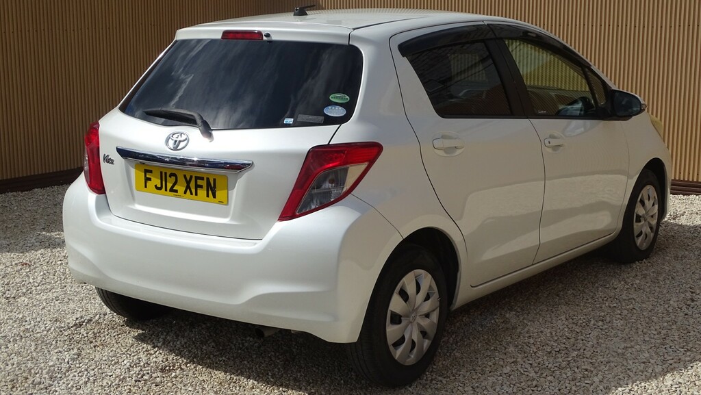 Toyota Yaris 1.3 Vvt-i Sr Grey #14