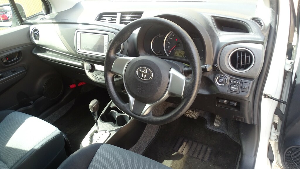 Toyota Yaris 1.3 Vvt-i Sr Grey #19