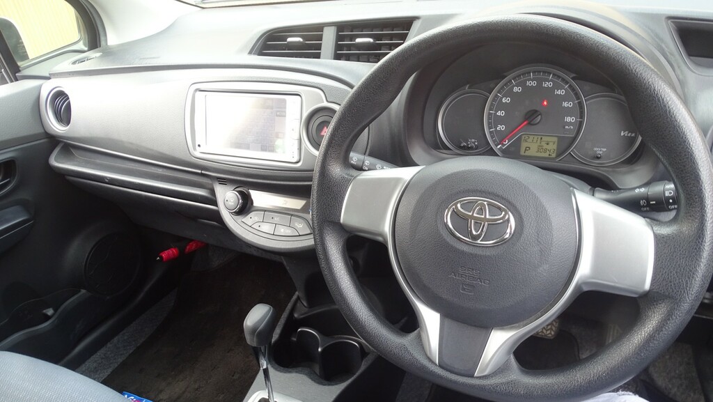 Toyota Yaris 1.3 Vvt-i Sr Grey #39