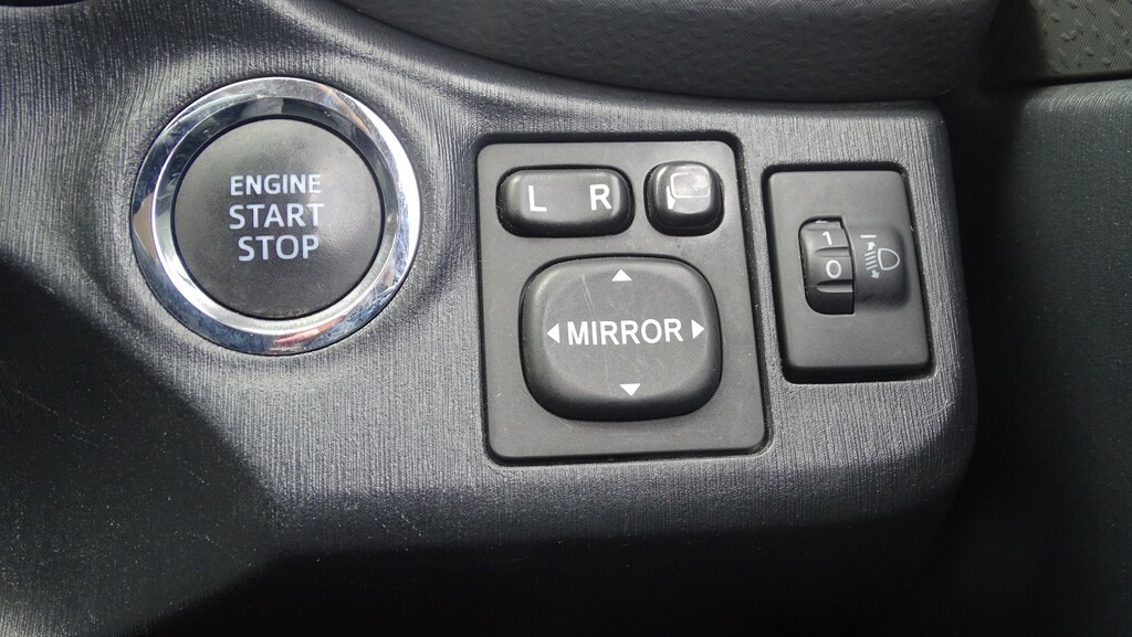Toyota Yaris 1.3 Vvt-i Sr Grey #32