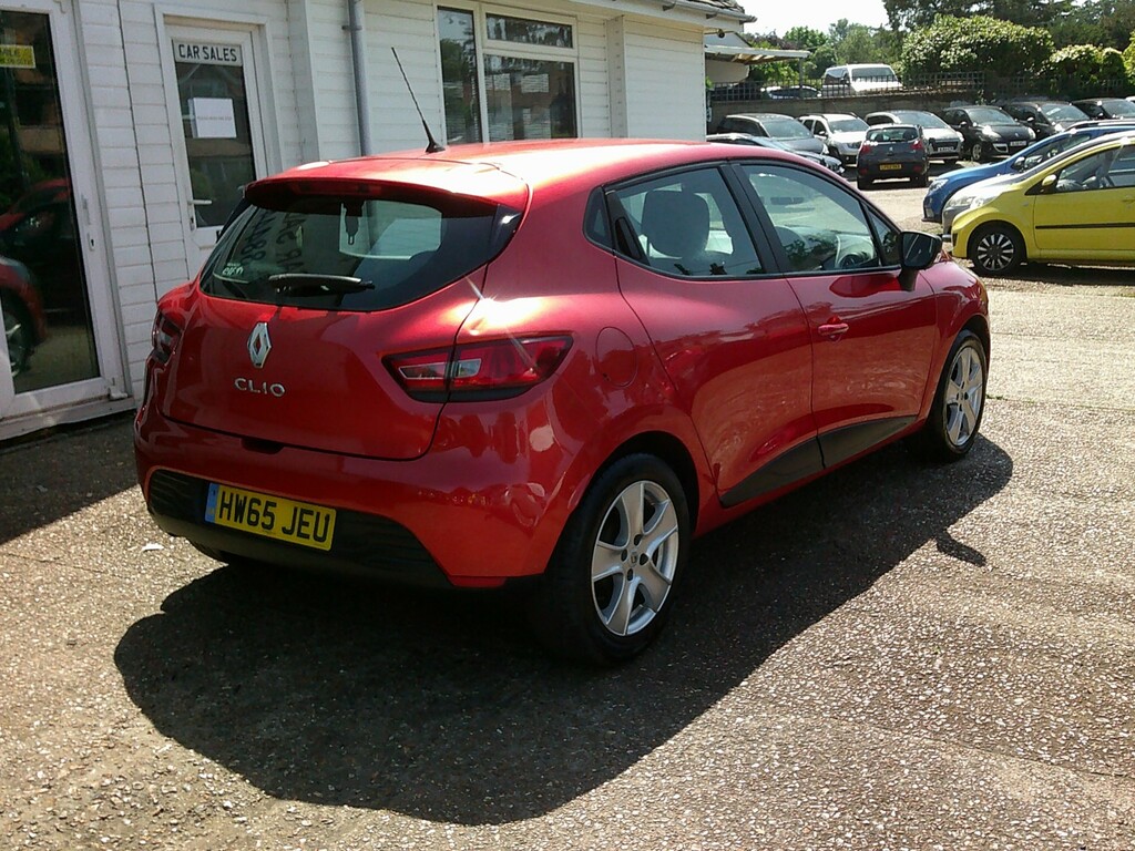 Renault Clio Hatchback 1.2 Play 1.2 16V 75 2015 HW65JEU Red #2