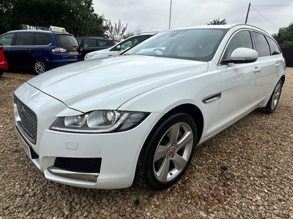 Jaguar XF 2L Portfolio BG68VVT White #2