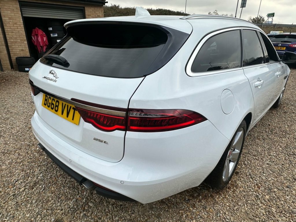 Jaguar XF 2L Portfolio BG68VVT White #3