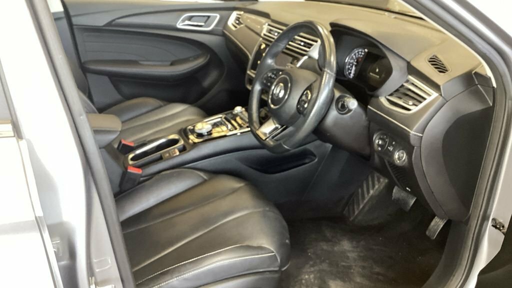 MG MG5 Estate Silver #2